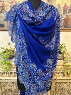 Elegant Blue Floral Lace Wrap Scarf